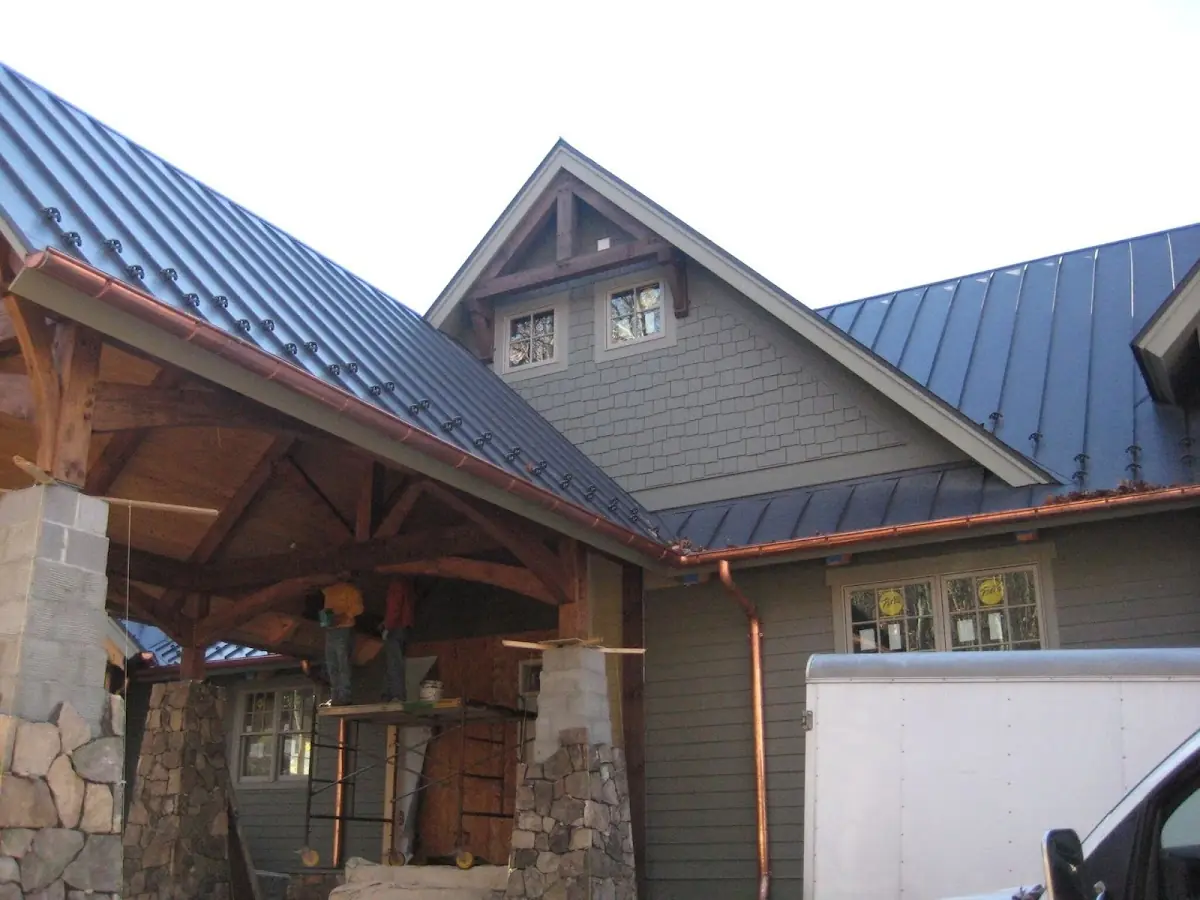 Craftsman Roofing team delivering quality roofing work in I'On